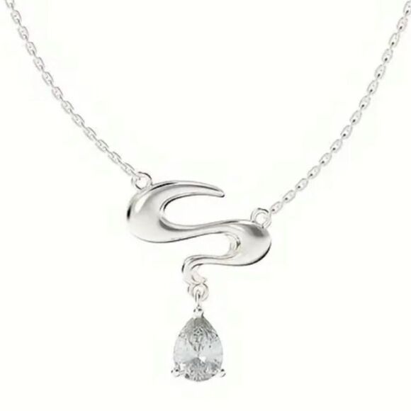 Elegant Silver Necklace with Teardrop Pendant - Picture 4 of 4